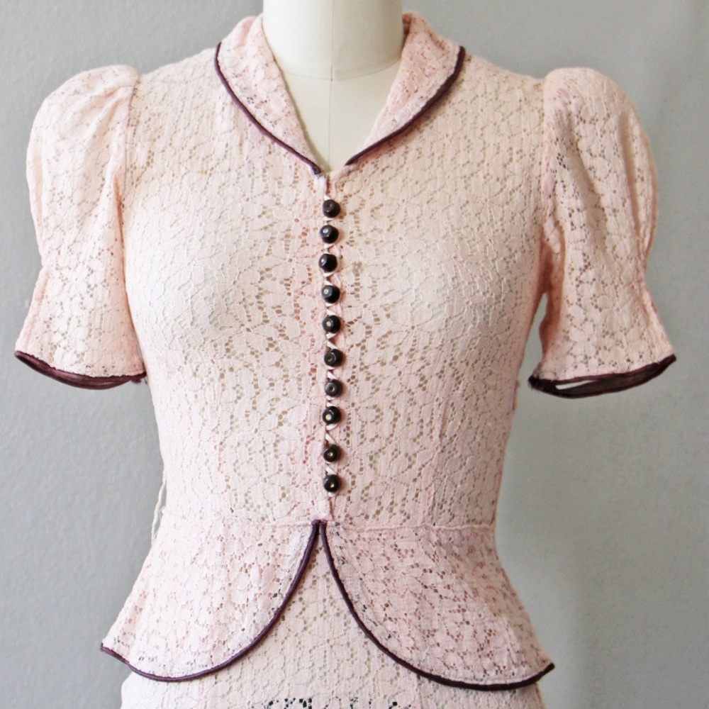 1930s Vintage Blush and Chocolate Lace Peplum Puff Sleeve Dress Size XS